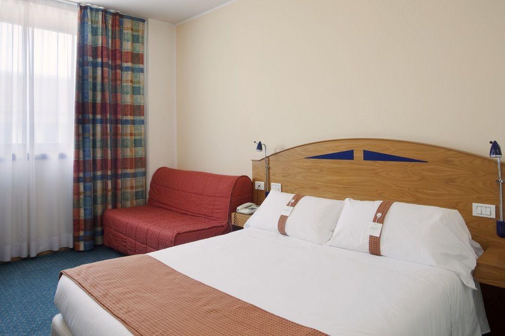 City Hotel & Suites Foligno Kültér fotó