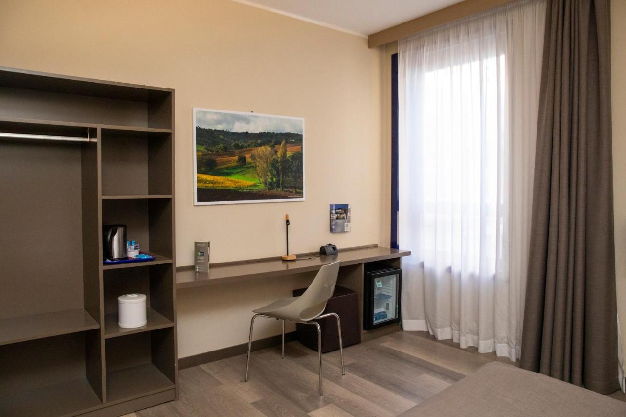 City Hotel & Suites Foligno Kültér fotó