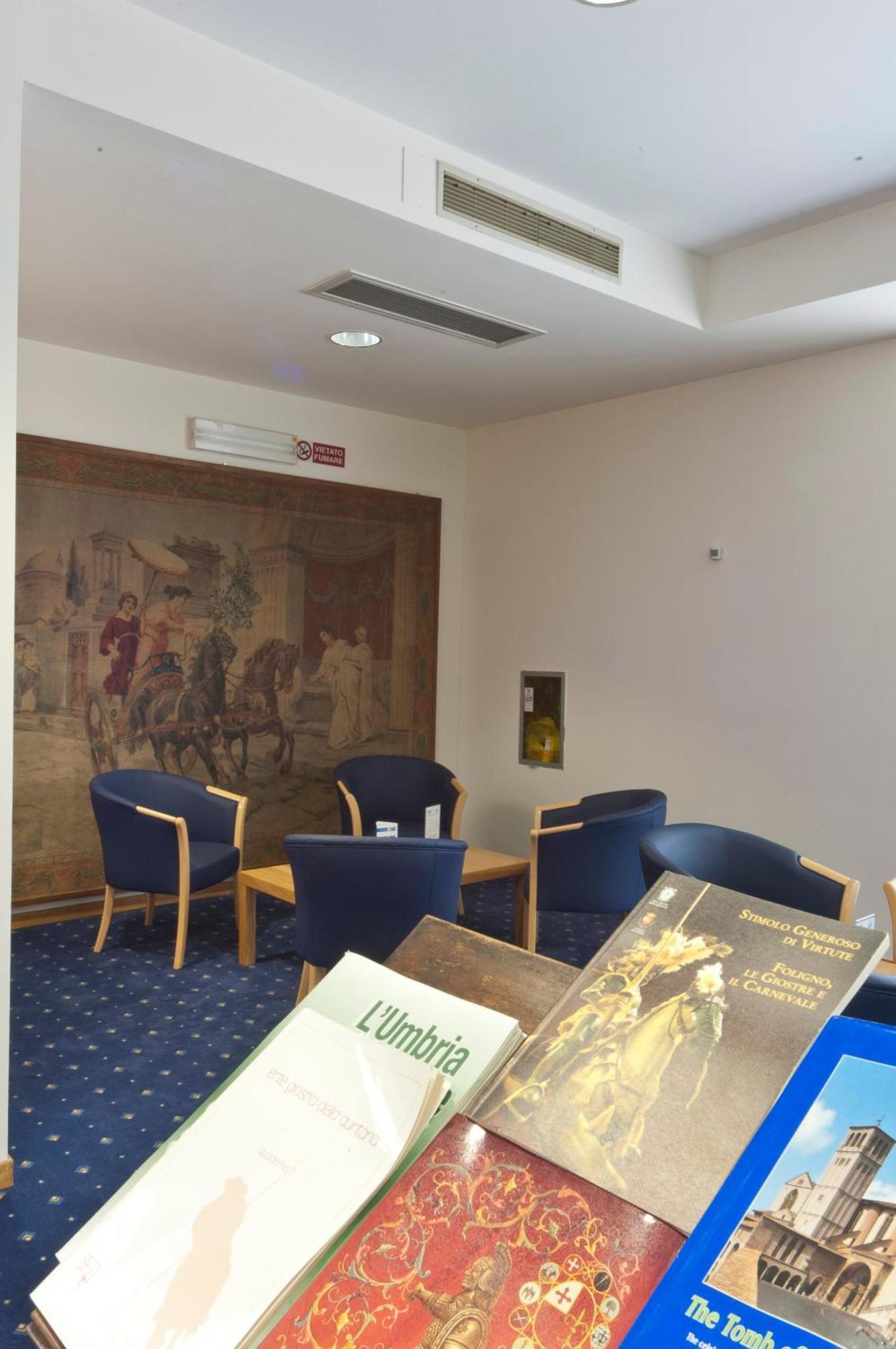 City Hotel & Suites Foligno Kültér fotó