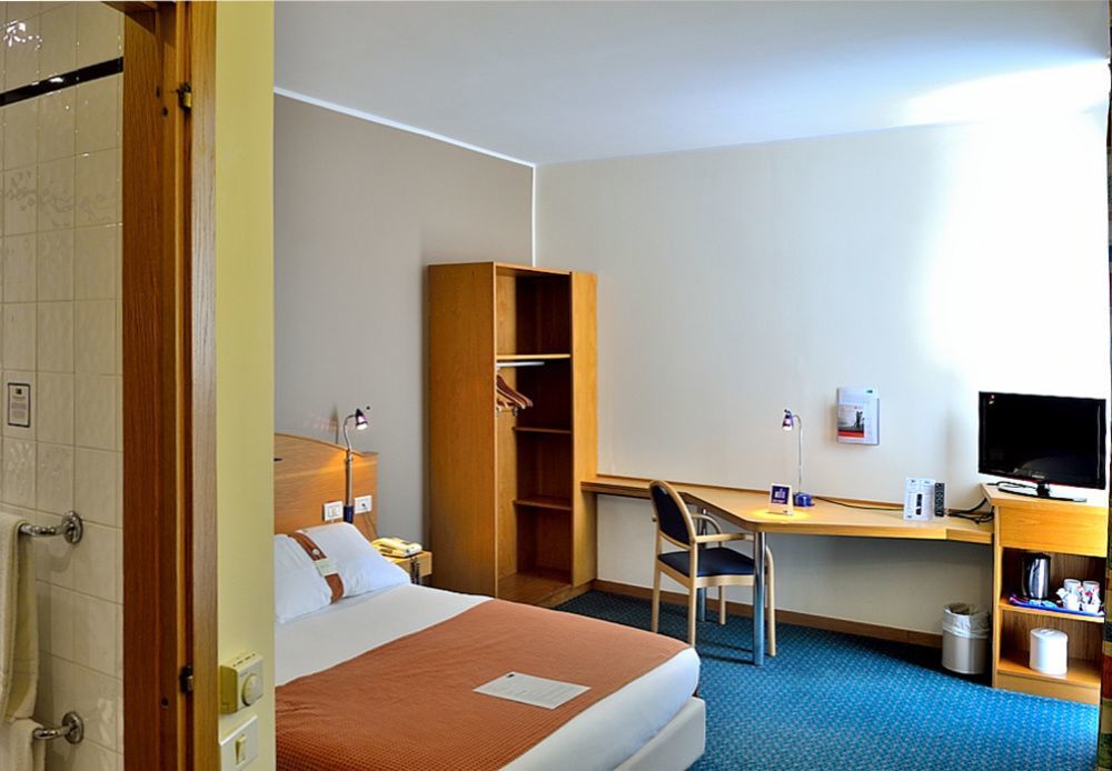 City Hotel & Suites Foligno Kültér fotó